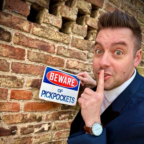 Pickpocket entertainment